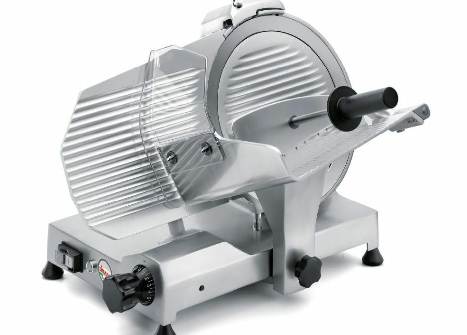 Come si taglia il prosciutto crudo con l’affettatrice? Una guida rapida